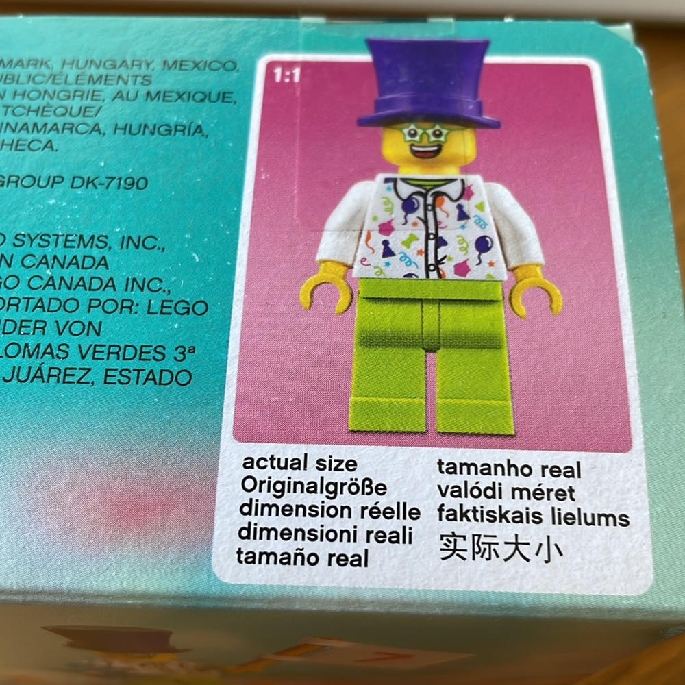 LEGO Iconic Birthday Set (40382) RETIRED, NEW & sealed w/ Minifigure - Picture 7 of 7